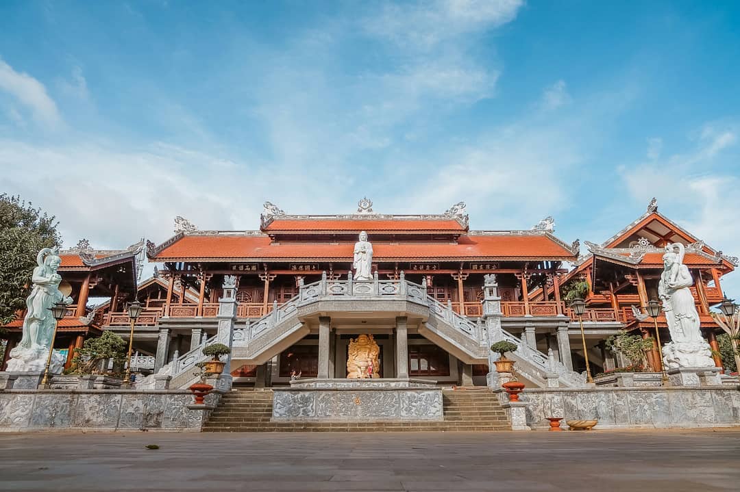 Chua-Sac-Tu-Khai-Doan-va-ve-dep-co-kinh-lam-say-long-nguoi-01-1652223261.jpeg