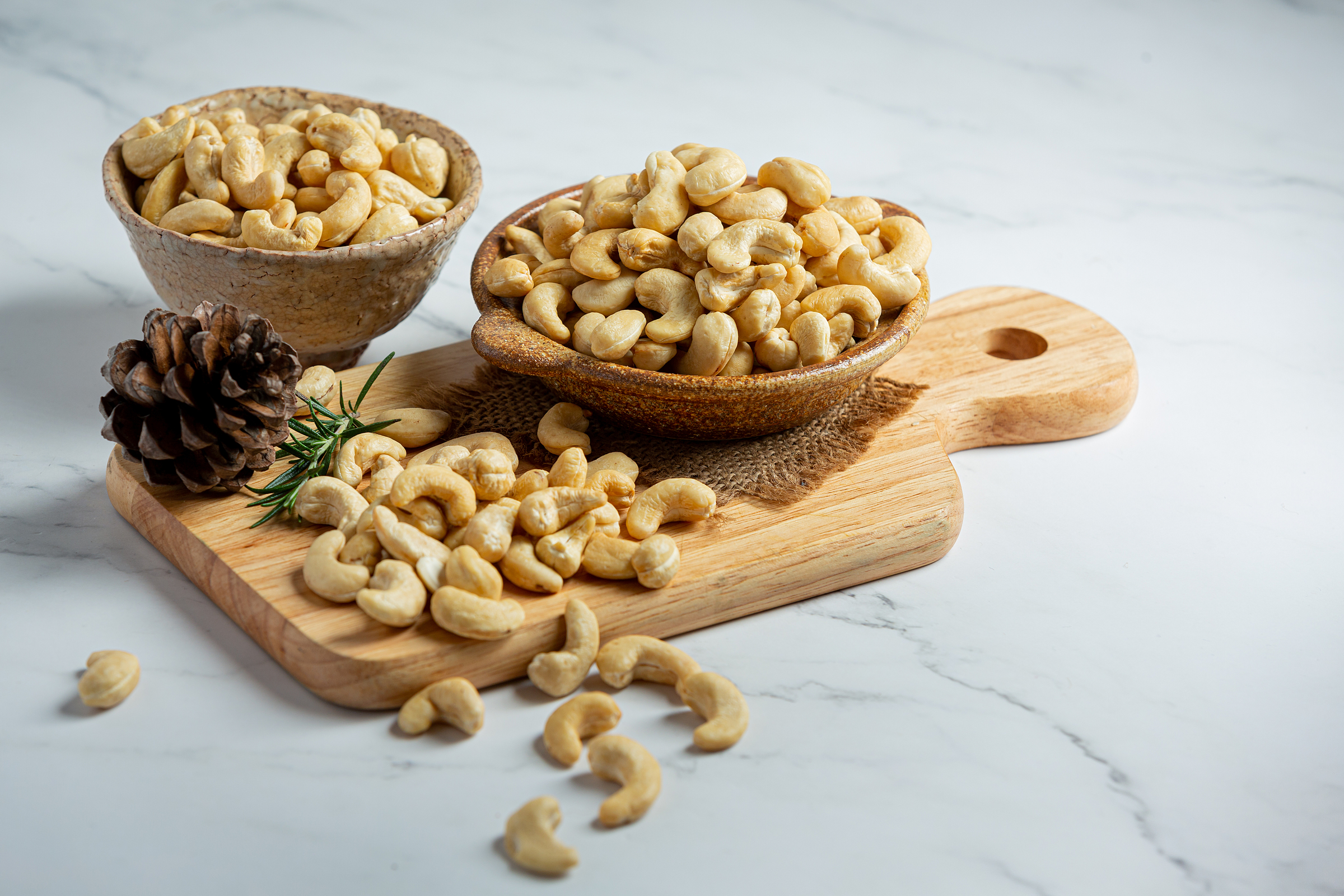 raw-cashews-nuts-bowl-marble-b-9133-4249-1671769909.jpg